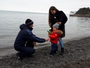 Моржи в поселке Большой Утриш дарили у моря цветы