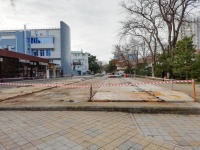 В Анапе возле ЦК «Родина» завершен демонтаж незаконного торгового павильона.