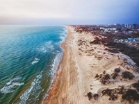 Джемете-обратная сторона Анапы. Здесь белый песок, дюны и бескрайнее синее море