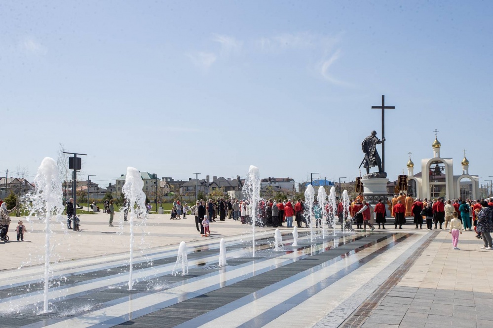 В Анапе открыли и освятили памятник крестителю Руси – великому князю Владимиру